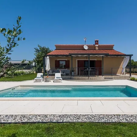 Casa Lumi Feriehus